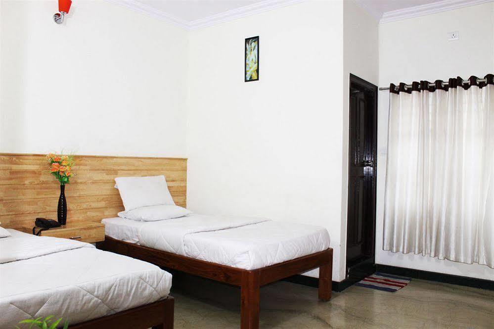 Oyo 1900 Hotel Olive Residency Мисор Екстериор снимка