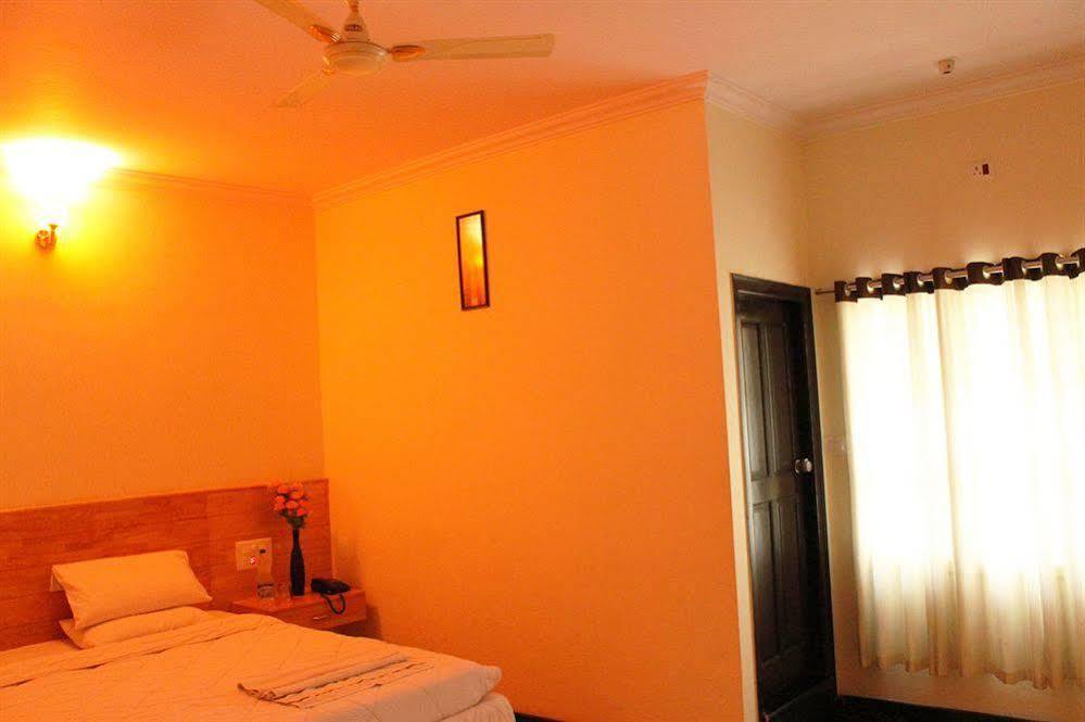 Oyo 1900 Hotel Olive Residency Мисор Екстериор снимка